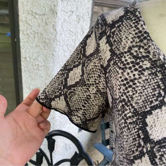 Fashion Nova Snake Scale Middle Tie Ruched Top Blouse - Picture 6 of 8